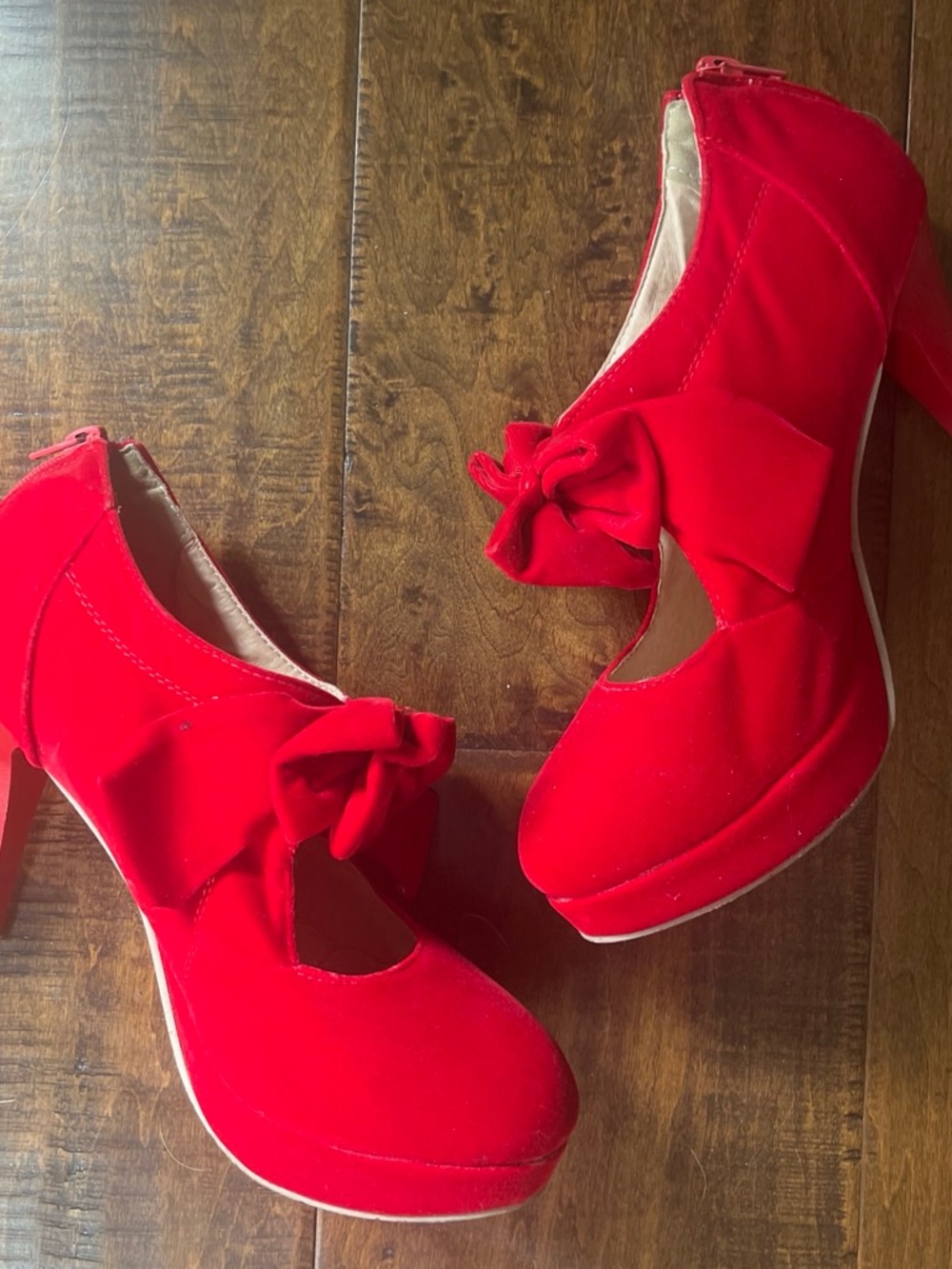 Red velvet glamorous platform high stiletto heels with bows. Sz. 8